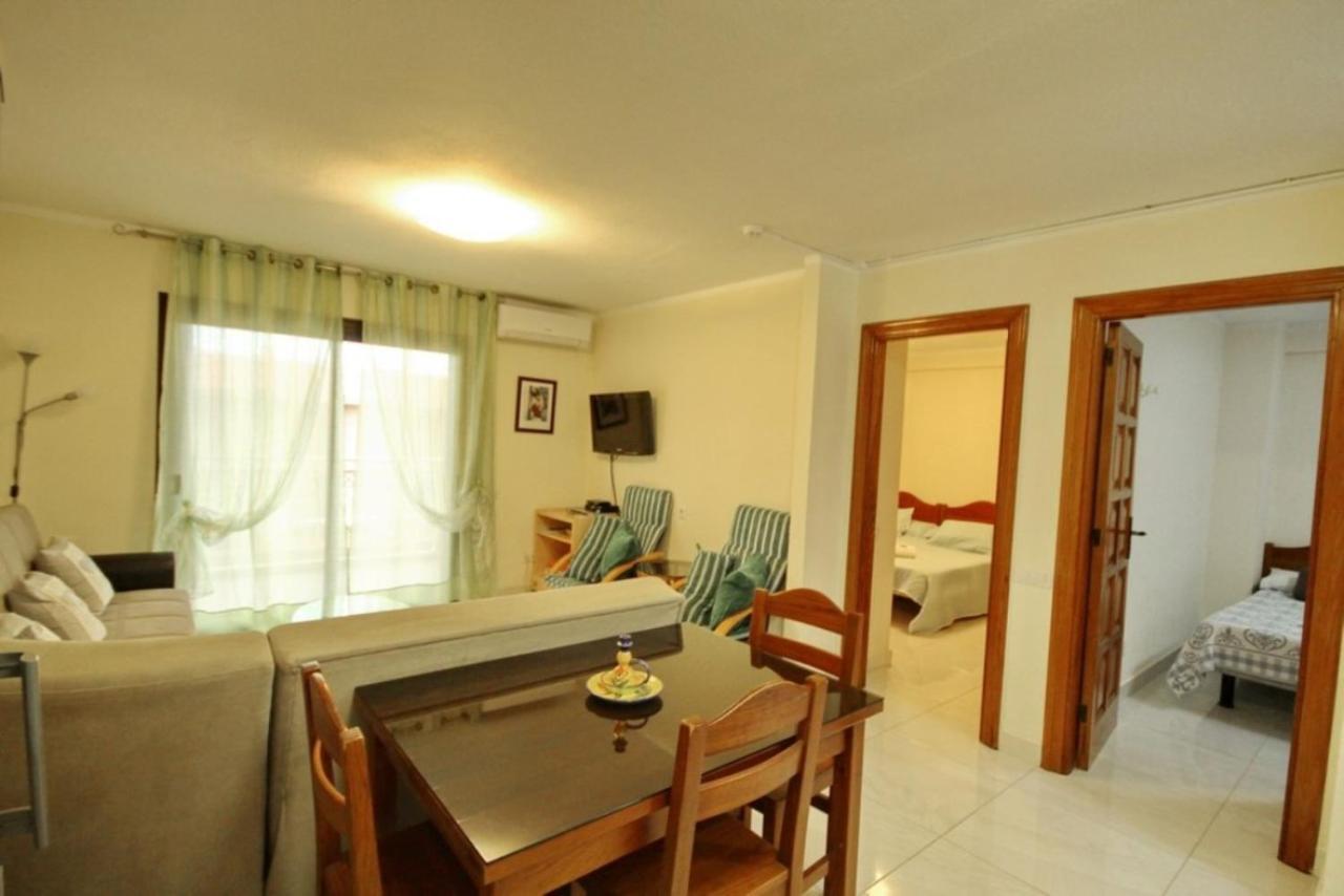 Two Bedroom Apartment In Beachfront Complex With Pool In Playa De Las Americas. ภายนอก รูปภาพ
