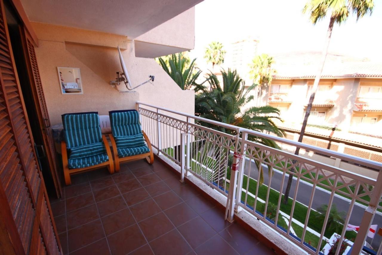Two Bedroom Apartment In Beachfront Complex With Pool In Playa De Las Americas. ภายนอก รูปภาพ