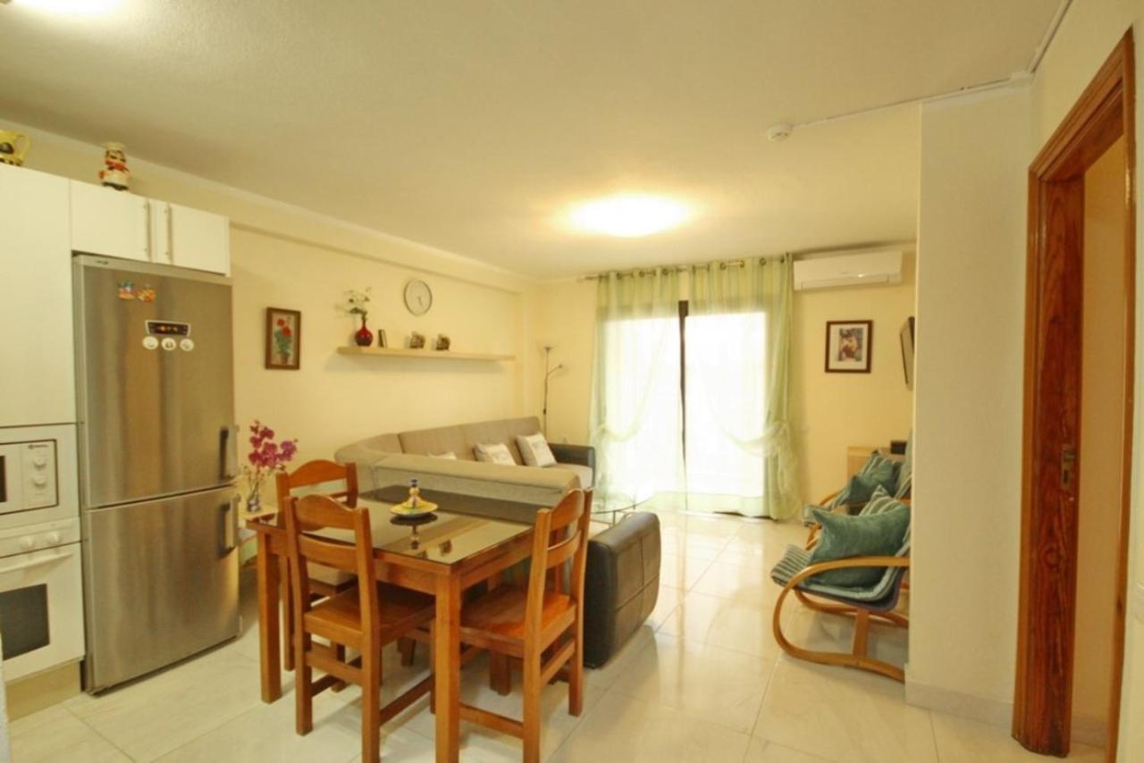 Two Bedroom Apartment In Beachfront Complex With Pool In Playa De Las Americas. ภายนอก รูปภาพ